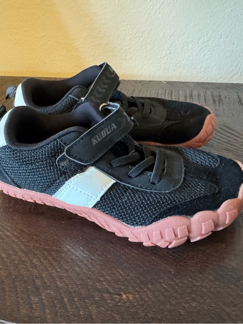 KUBUA Kids Sneakers Size EU 30 Black Velcro Lightweight Athletic Size 12 Kids